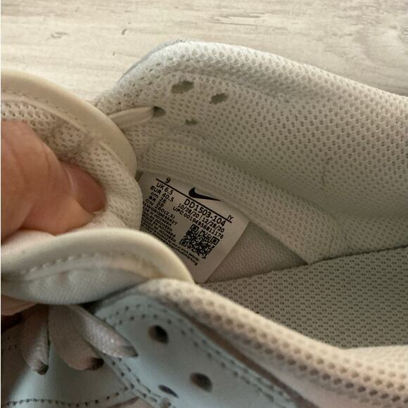 Nike Dunk Low “Barely Green” Women’s Sneakers Size 9 DD1503-104 - Picture 7 of 7